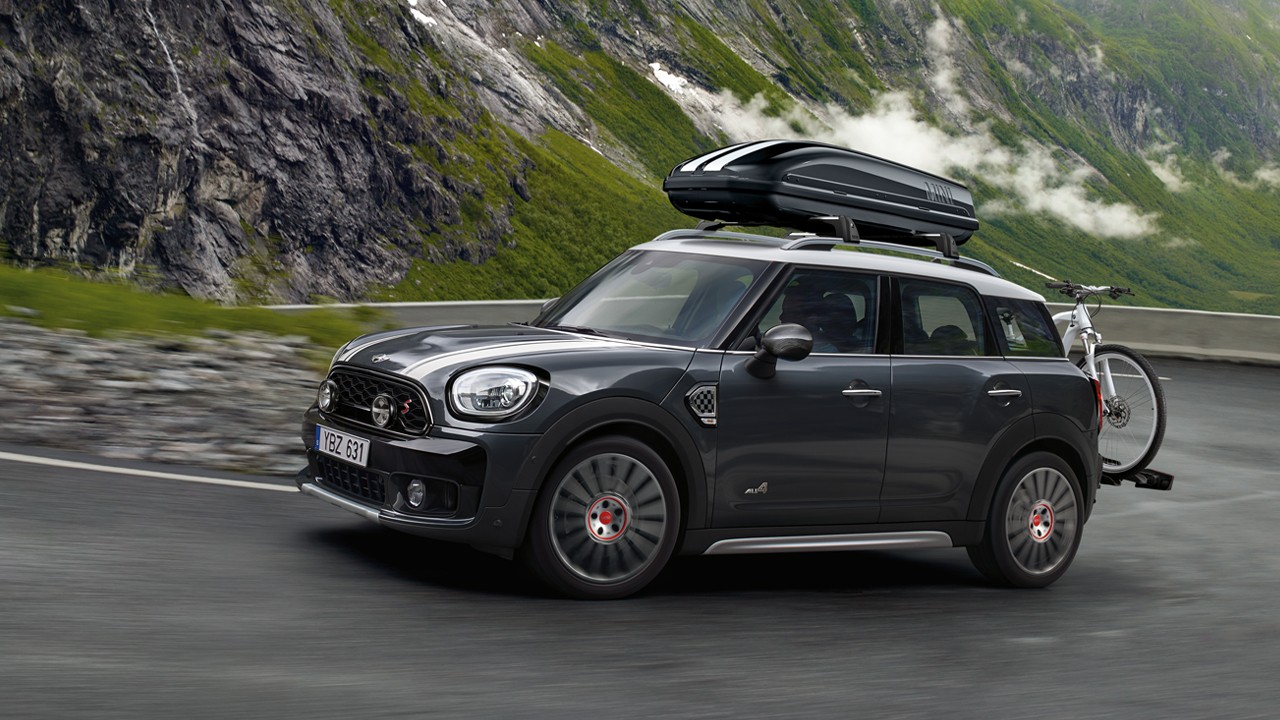  MINI Countryman з велосипедом